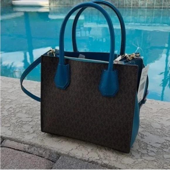 Michael Kors Mercer Medium Messenger Bag - Picture 3 of 16